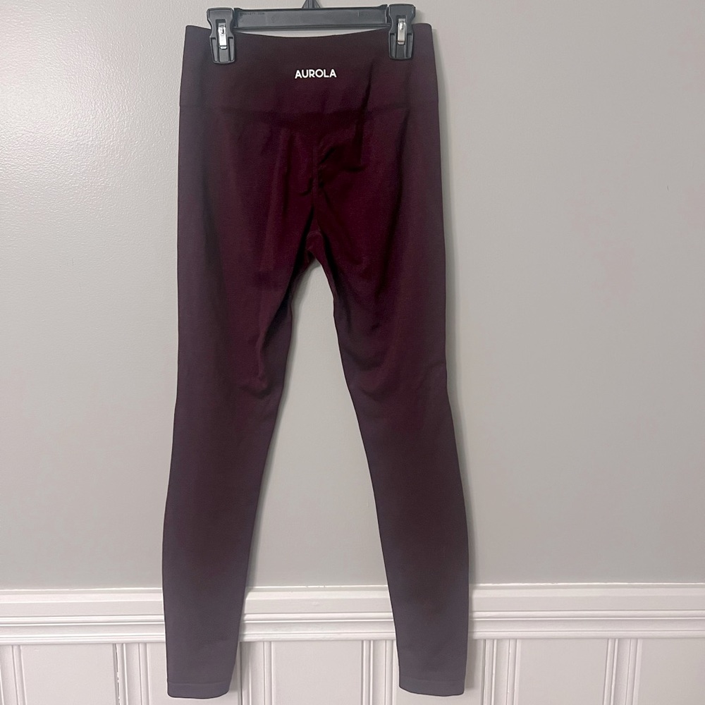 AUROLA scrunch workout leggings. Size medium.